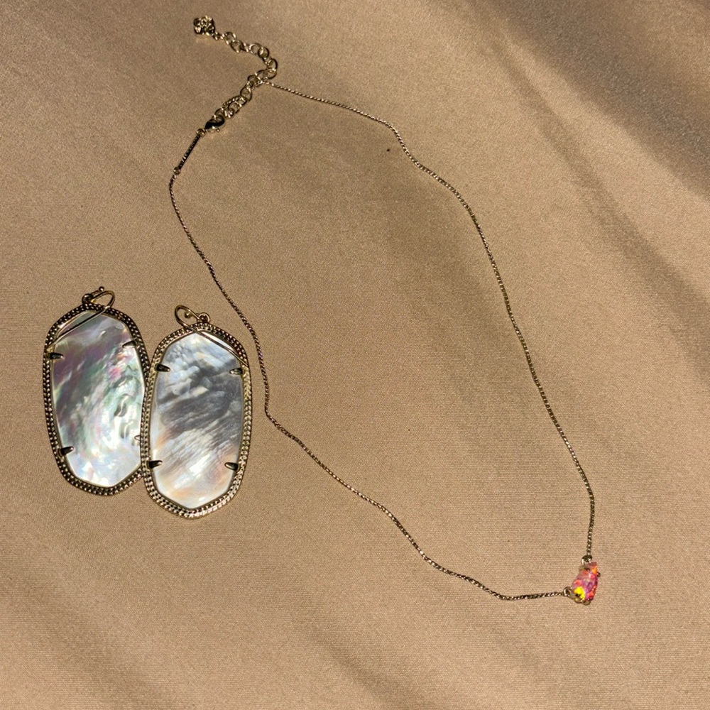 Kendra Scott necklace and earrings